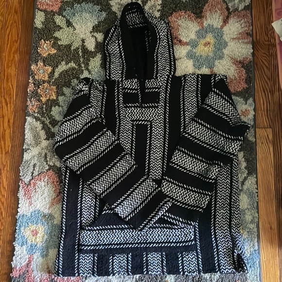 Sweaters | Large Black And White Drug Rug | Poshmark